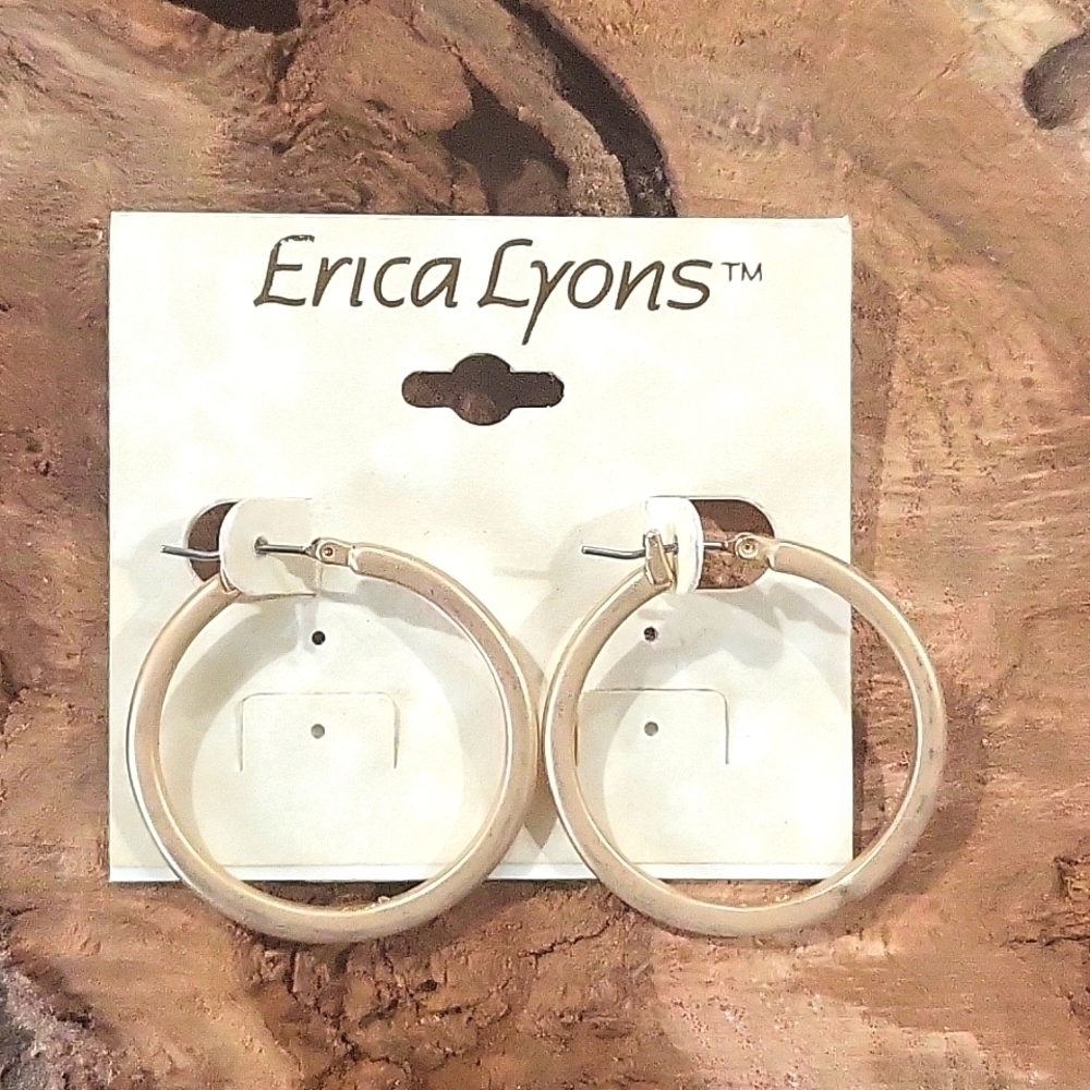 NWT Erica Lyons Gold tone hoop earrings